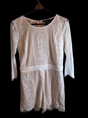 Elegant Ivory Lace Long Sleeve Short Romper Large
